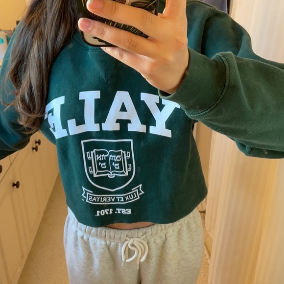 Yale University Croped Sweater - Picture 2 of 5